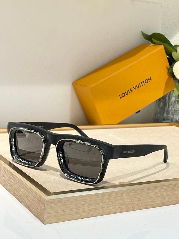 LV Sunglasses 820